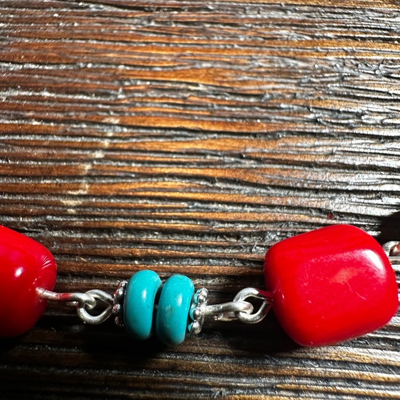Handmade Red Coral and Blue Howlite Turquoise Beaded Bracelet - Picture 4 of 7